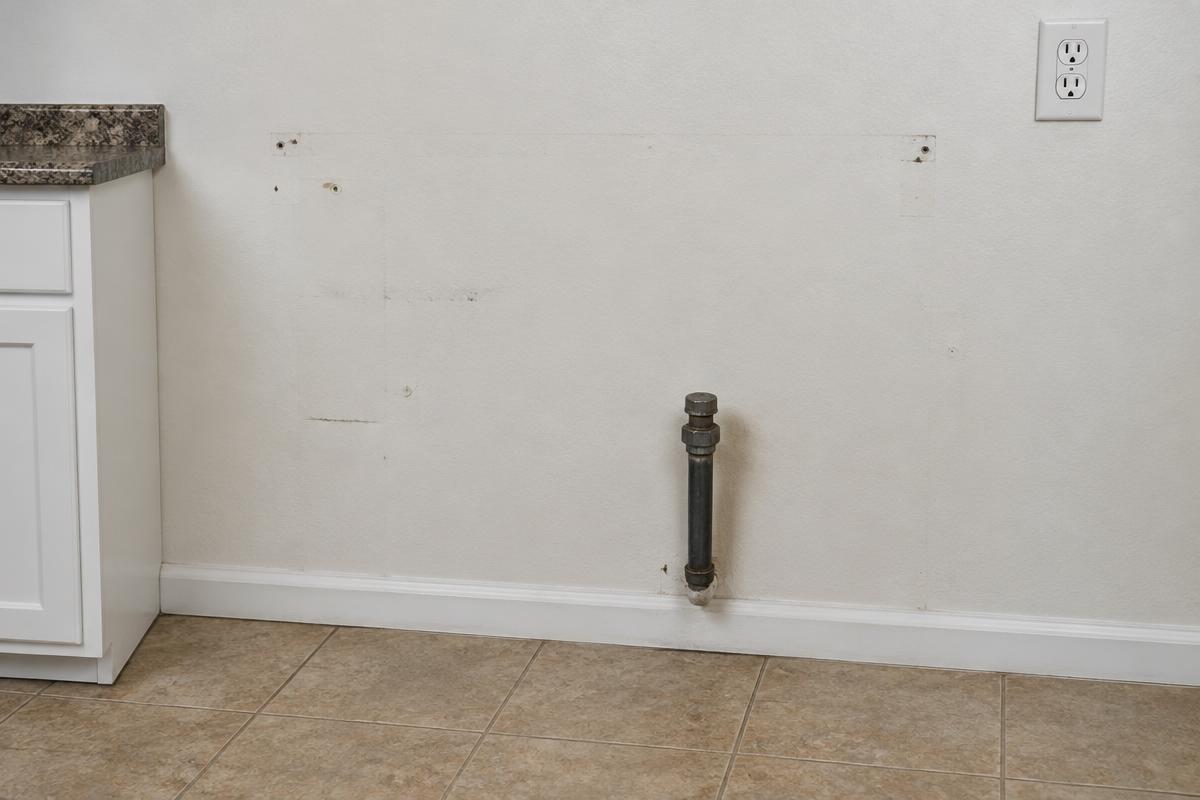 Illustrative photo related to gas line cap, main view